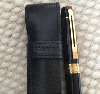 Bolígrafo Sheaffer 300 con funda piel