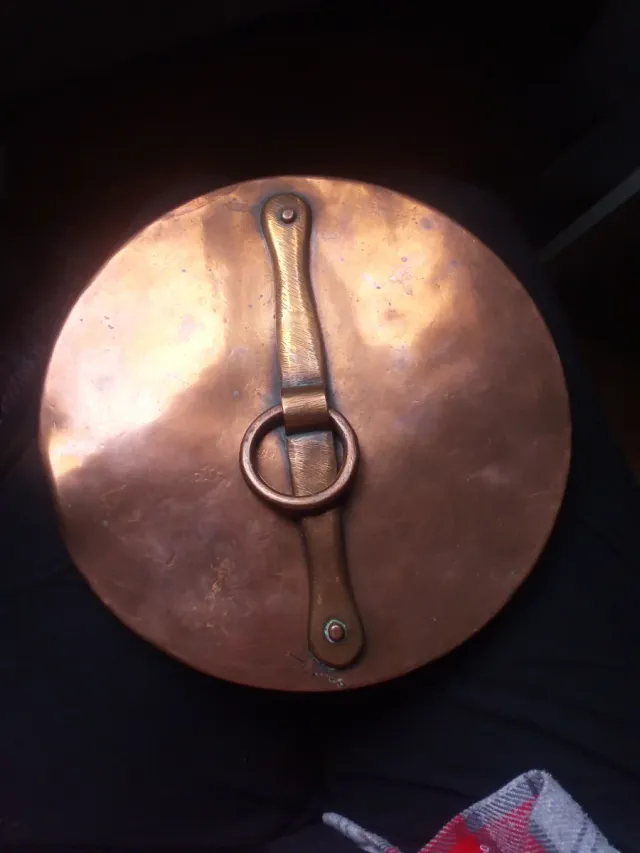 Tapadera de cobre con asa