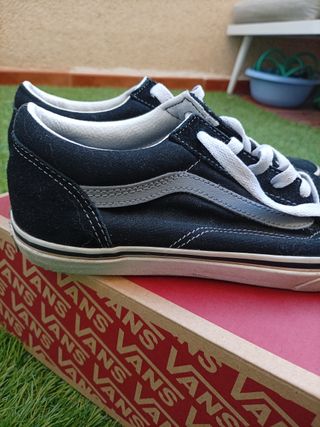 Zapatillas Vans Negras y Grises Talla 37. 