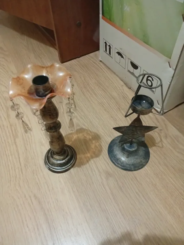 Candelabro de cristal y madera