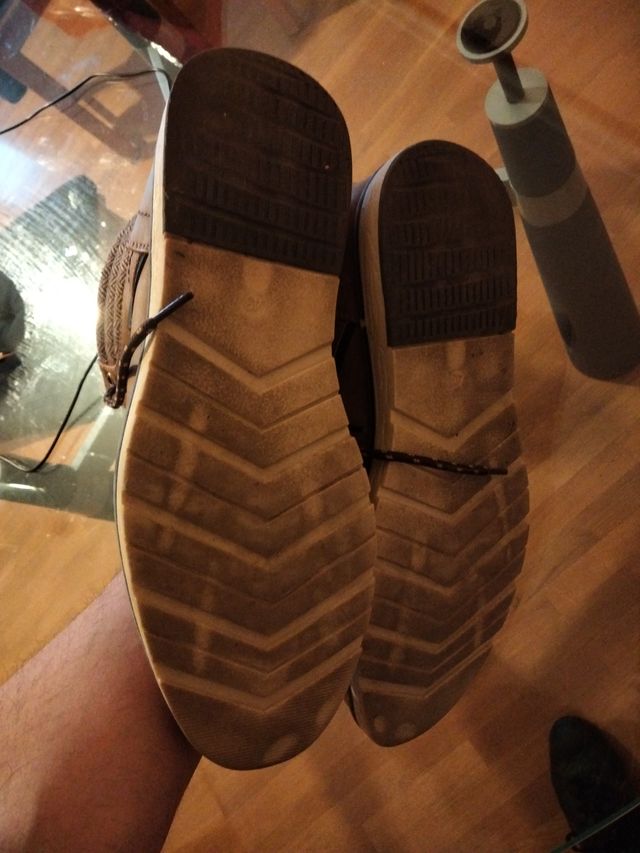 Botas de montaña marrones