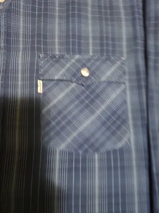 Camisa Levi's cuadros azul y blanco