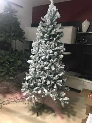 Albero di Natale innevato
