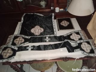 Casulla y complementos litúrgicos