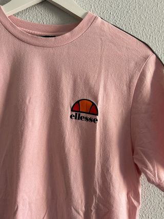 Camiseta rosa Ellesse con logo