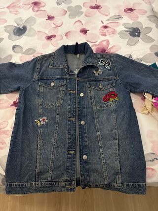 Chaqueta vaquera con estampados