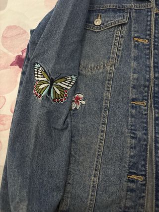 Chaqueta vaquera con estampados
