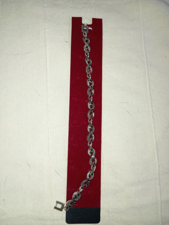 Pulsera de plata con piedras