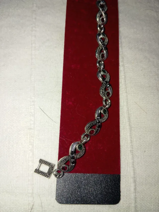 Pulsera de plata con piedras