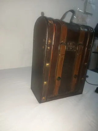 Mochila antigua de madera