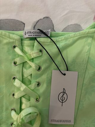 Corpiño Stradivarius verde con cordones