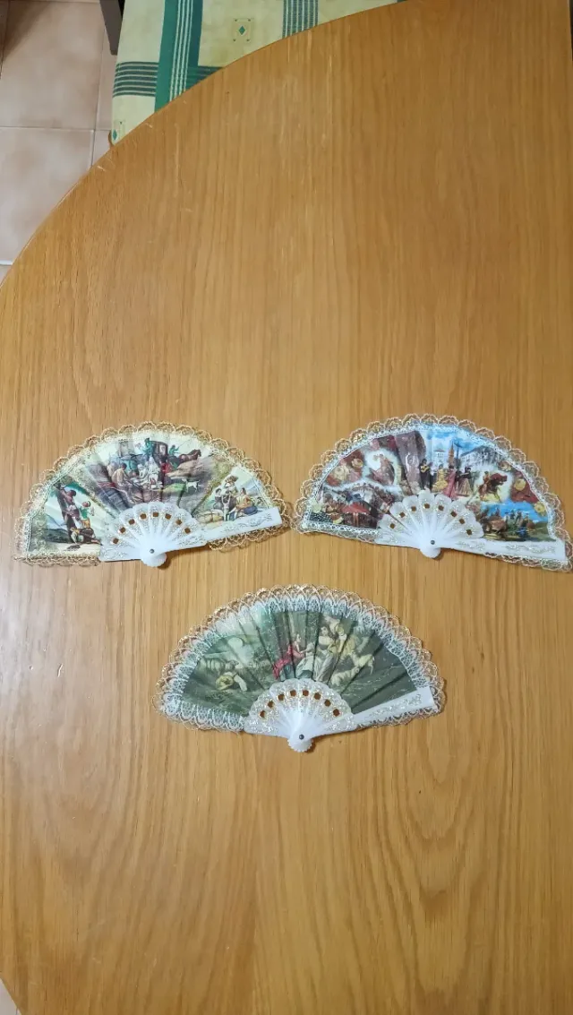 Lote abanicos decorativos pequeños de segunda mano por 3,95 EUR