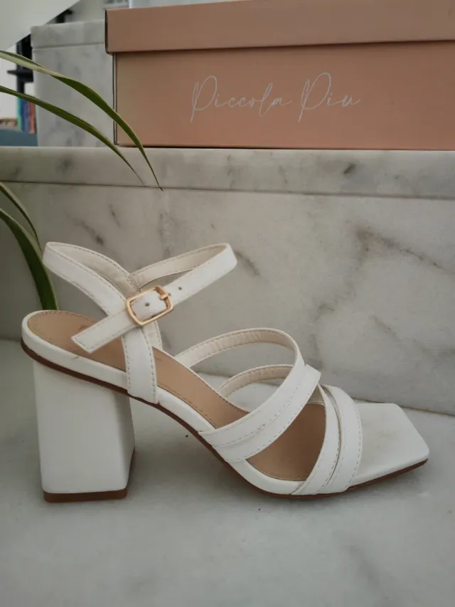 Sandalias tacón blancas
