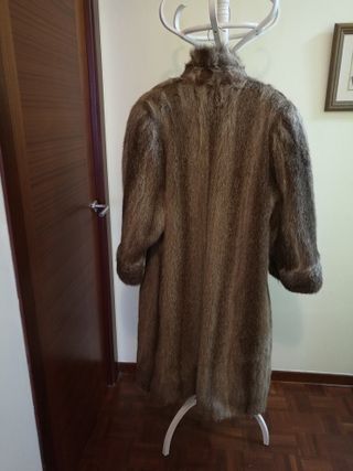 Abrigo de piel marrón