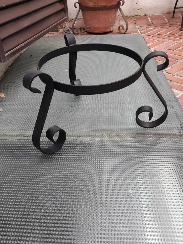 Macetero de hierro forjado