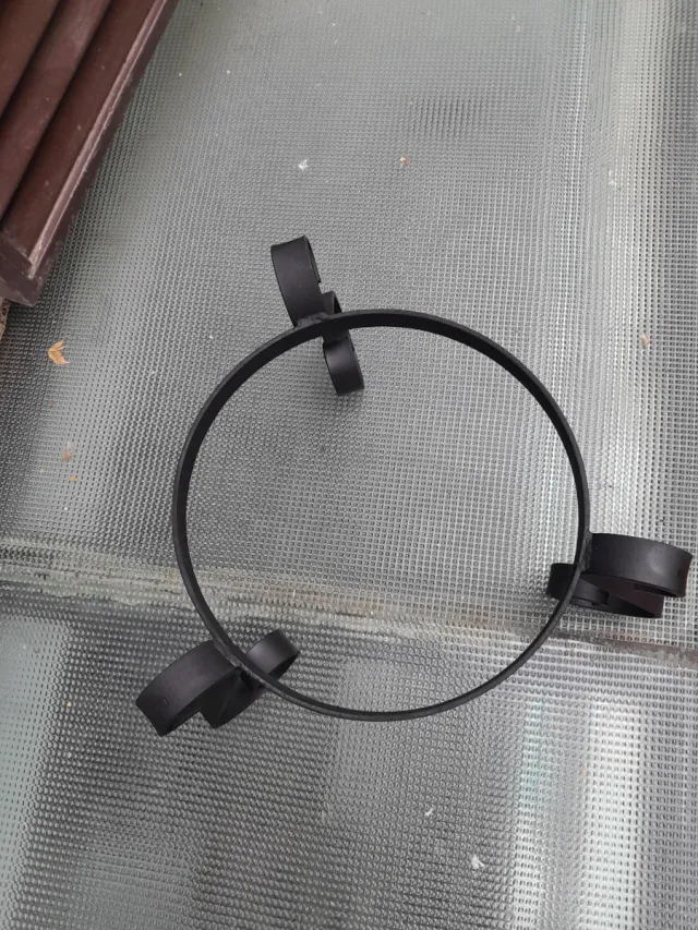 Macetero de hierro forjado