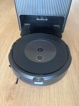 Robot aspirapolvere e lavasciuga pavimenti Roomba Combo j9+
