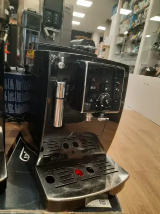 Cafetera DeLonghi ECAM 23.120.B Negra
