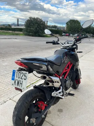 Moto Benelli TNT Naked 125 2019