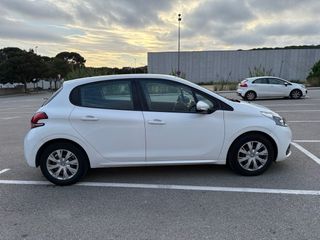 Peugeot 208 blanco (año 2018)