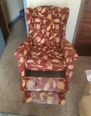 Butaca orejera reclinable roja