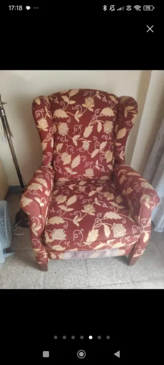 Butaca orejera reclinable roja