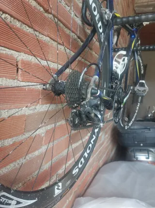 BICICLETA BH EN CARBONO 11V RUEDAS REYNOLDS