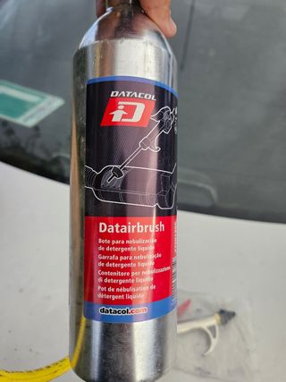 Pistola de limpieza con botella y manguera