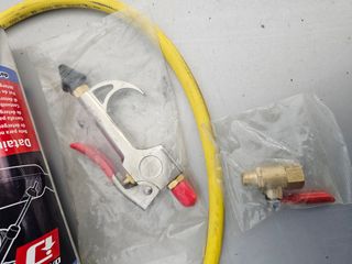 Pistola de limpieza con botella y manguera