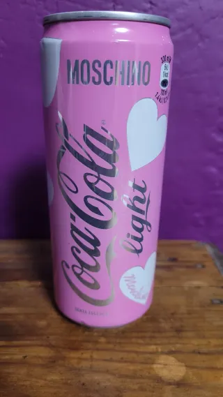 Lata Coca Cola Light Moschino Corazones Rosa