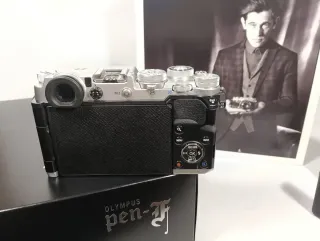 Cámara Olympus PEN-F + Accesorios