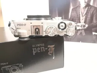 Cámara Olympus PEN-F + Accesorios