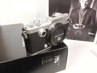 Cámara Olympus PEN-F + Accesorios