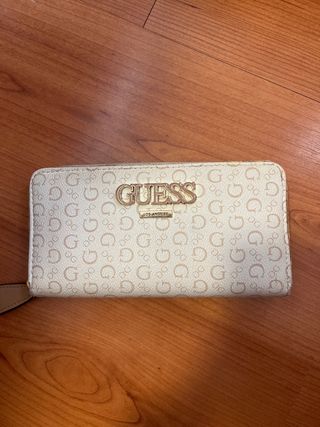 Cartera Guess Beige y Dorada