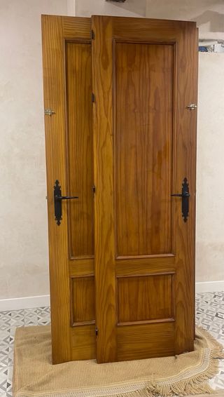 Puerta maciza de madera