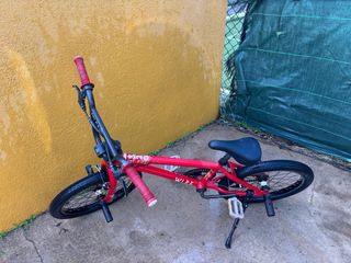Bicicleta BMX Roja