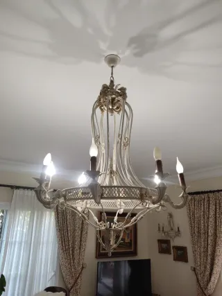 Lámpara de forja blanca para salón