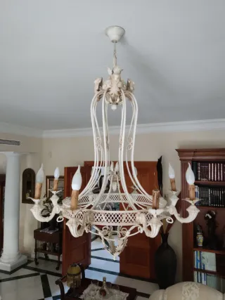 Lámpara de forja blanca para salón