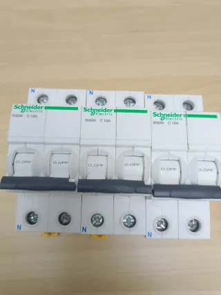 Lote diferencial automáticos Schneider