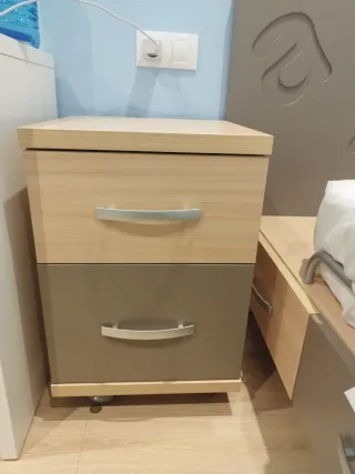 Cama individual 0,90m con cajones y mesilla