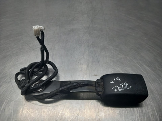 ENGANCHE CINTURON DELANTERO DERECHO TOYOTA AURIS