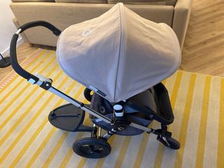 Bugaboo Camaleon con patín y capazo. Fundas beige.