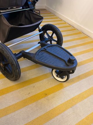 Bugaboo Camaleon con patín y capazo. Fundas beige.