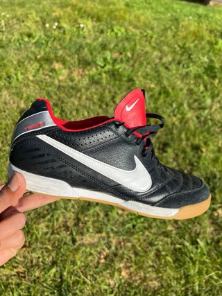 Zapatillas Futsal Nike Negro/Rojo