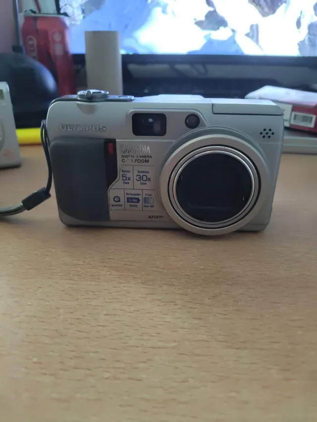 Cámara Digital Olympus C-1700M Plata
