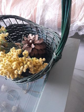 Cesta de mimbre decorativa verde