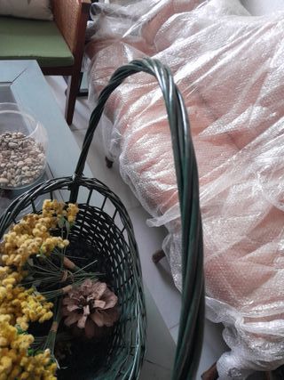 Cesta de mimbre decorativa verde