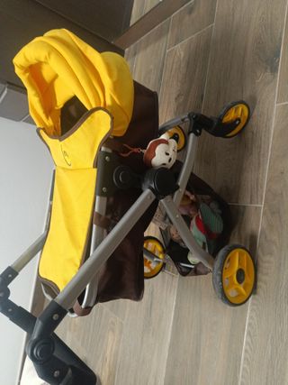 Carro de muñeca amarillo