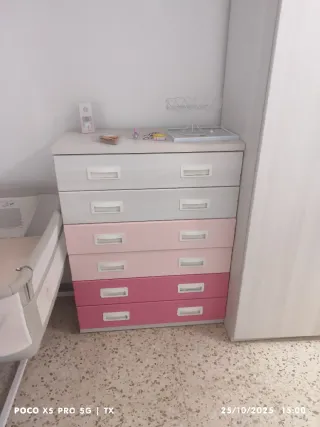 Juego de cuarto infantil niña, armario y cajonera