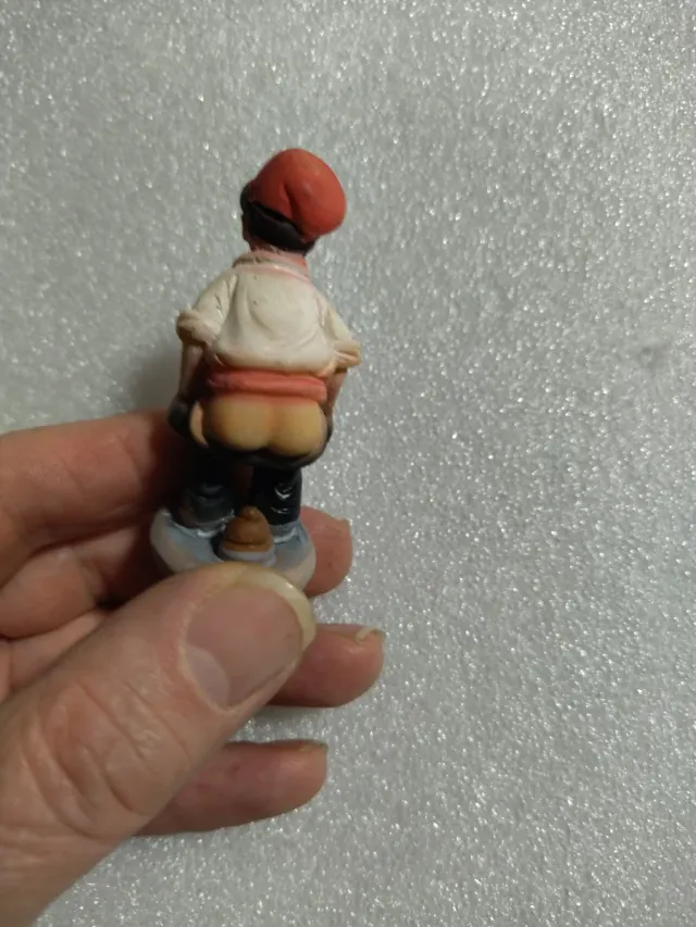 Caganer souvenir Spagna Ragazzo che la sta facendo